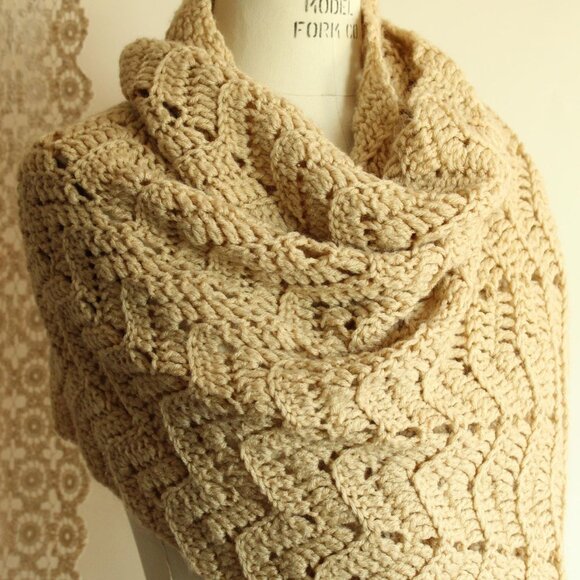 Vintage 1960s 1970s Knit Wrap Beige Scarf,  Rectangular Extra Large - Picture 6 of 10